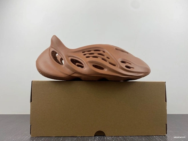 Yeezy HP5335 Clay Adidas Foam Red RNR 1030